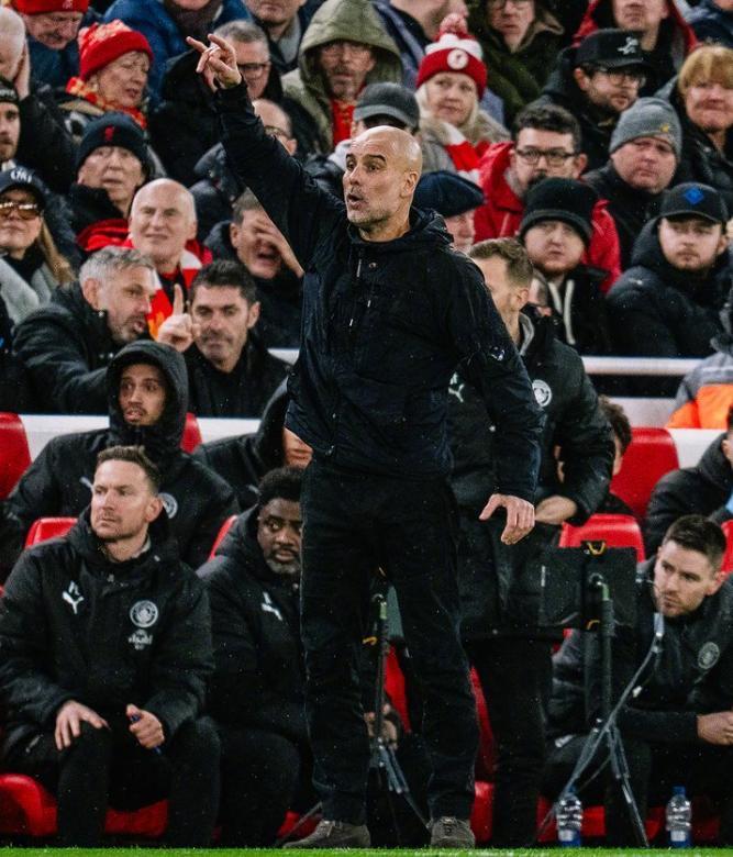 乐鱼官网-瓜帅跌倒塔帅吃饱！哈兰德梦游0射正，曼城2-2森林冠军渐行渐远